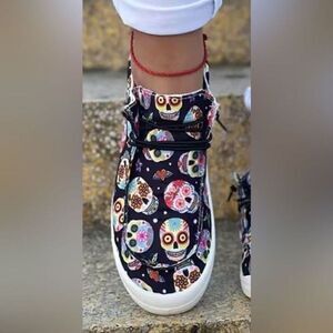 Skull Canvas sneakers with laces rubber sole size 8.5